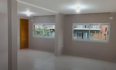 Departamento en calle Sarmiento casi 3 de Febrero