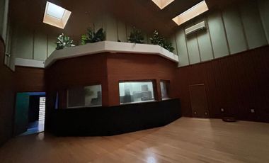 CASA CON USO DE SUELO Y ESTUDIO DE GRABACION EN ANZURES EN VENTA