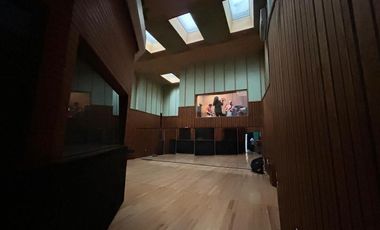 CASA CON USO DE SUELO Y ESTUDIO DE GRABACION EN ANZURES EN VENTA