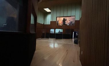 CASA CON USO DE SUELO Y ESTUDIO DE GRABACION EN ANZURES EN VENTA