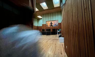 CASA CON USO DE SUELO Y ESTUDIO DE GRABACION EN ANZURES EN VENTA