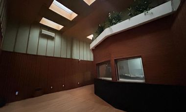 CASA CON USO DE SUELO Y ESTUDIO DE GRABACION EN ANZURES EN VENTA