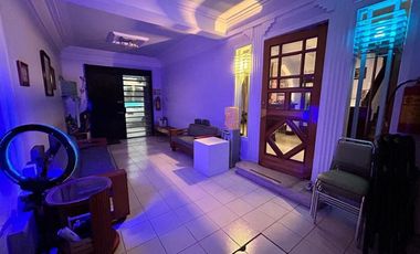 CASA CON USO DE SUELO Y ESTUDIO DE GRABACION EN ANZURES EN VENTA