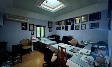 CASA CON USO DE SUELO Y ESTUDIO DE GRABACION EN ANZURES EN VENTA