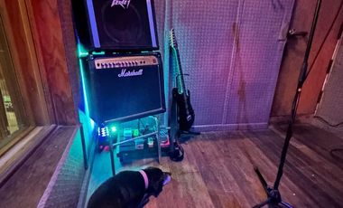 CASA CON USO DE SUELO Y ESTUDIO DE GRABACION EN ANZURES EN VENTA