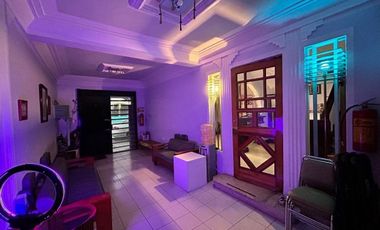 CASA CON USO DE SUELO Y ESTUDIO DE GRABACION EN ANZURES EN VENTA