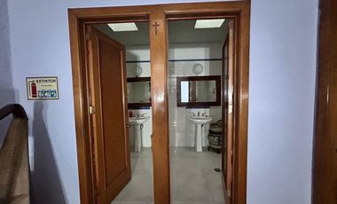 CASA CON USO DE SUELO Y ESTUDIO DE GRABACION EN ANZURES EN VENTA