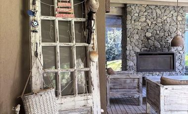 Amplia Casa en Costa Esmeralda – 4 Dormitorios, Pileta y Lote Doble