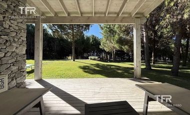 Amplia Casa en Costa Esmeralda – 4 Dormitorios, Pileta y Lote Doble