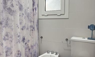 Amplia Casa en Costa Esmeralda – 4 Dormitorios, Pileta y Lote Doble