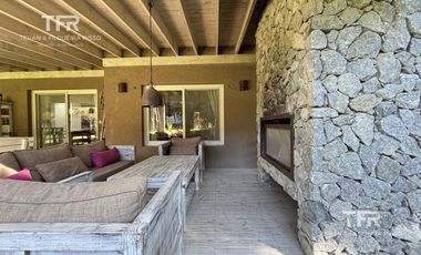 Amplia Casa en Costa Esmeralda – 4 Dormitorios, Pileta y Lote Doble