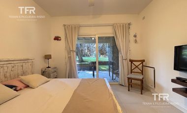 Amplia Casa en Costa Esmeralda – 4 Dormitorios, Pileta y Lote Doble