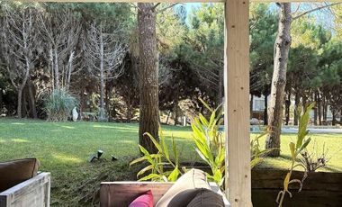 Amplia Casa en Costa Esmeralda – 4 Dormitorios, Pileta y Lote Doble