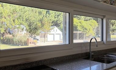 Amplia Casa en Costa Esmeralda – 4 Dormitorios, Pileta y Lote Doble