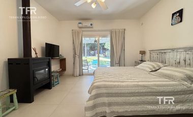 Amplia Casa en Costa Esmeralda – 4 Dormitorios, Pileta y Lote Doble