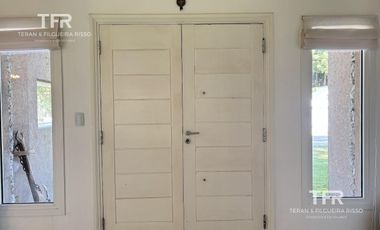 Amplia Casa en Costa Esmeralda – 4 Dormitorios, Pileta y Lote Doble