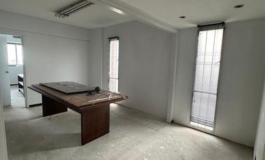 Oficina en alquiler - 140 m2 con cochera - Monserrat