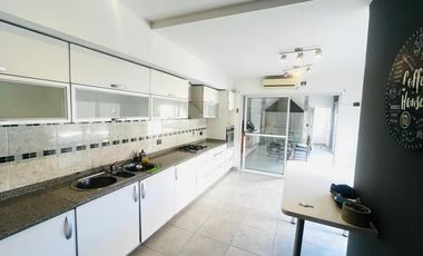 Venta Casa 4 ambientes Pileta Parrilla en Ramos Mejía