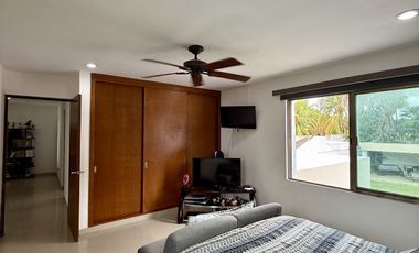 🏡 Residencia sobre Avenida Principal en Montebello – Amplios Espacios