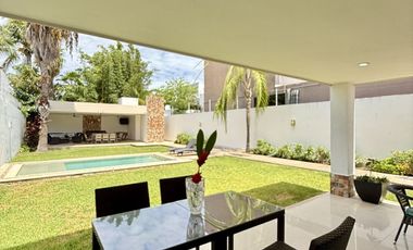 🏡 Residencia sobre Avenida Principal en Montebello – Amplios Espacios