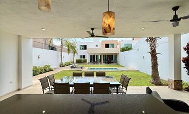 🏡 Residencia sobre Avenida Principal en Montebello – Amplios Espacios