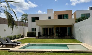 🏡 Residencia sobre Avenida Principal en Montebello – Amplios Espacios
