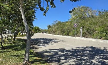 PRECIOSO TERRENO EN PRIVADA RESIDENCIAL CON AMENIDADES EN MERIDA.