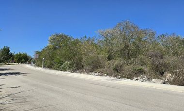 PRECIOSO TERRENO EN PRIVADA RESIDENCIAL CON AMENIDADES EN MERIDA.