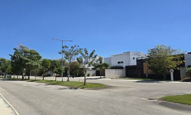 PRECIOSO TERRENO EN PRIVADA RESIDENCIAL CON AMENIDADES EN MERIDA.
