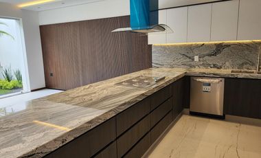 Casa en Venta Altozano 4 Recámaras Fraccionamiento privado