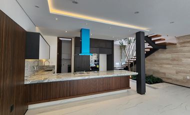 Casa en Venta Altozano 4 Recámaras Fraccionamiento privado
