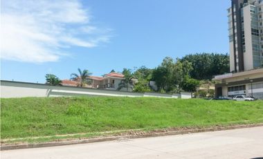 Se Vende Terreno Comercial de 1,209 Mts2 en Clayton