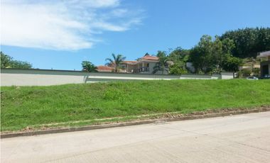 Se Vende Terreno Comercial de 1,209 Mts2 en Clayton