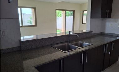 CASA EN VENTA WOODLANDS PANAM PACFICO