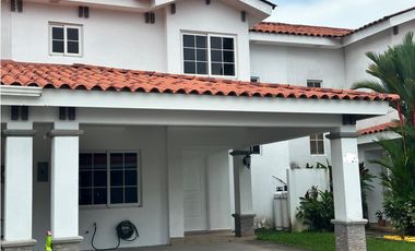 SE VENDE CASA EN PH QUINTAS DE VERSALLES