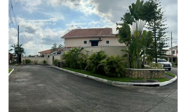 ALTOS DE PANAMA / BOSQUE DE LAS CIBELES / 420M / 4 HABITACION / DUPLEX