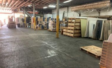 LOCAL CON DEPÓSITO 2337 M2 AVENIDA SANTA ELENA PARQUE LEFEVRE JP