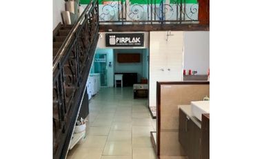 LOCAL CON DEPÓSITO 2337 M2 AVENIDA SANTA ELENA PARQUE LEFEVRE JP