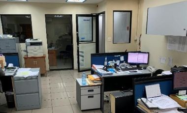 LOCAL CON DEPÓSITO 2337 M2 AVENIDA SANTA ELENA PARQUE LEFEVRE JP