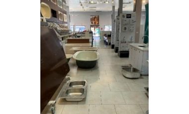 LOCAL CON DEPÓSITO 2337 M2 AVENIDA SANTA ELENA PARQUE LEFEVRE JP