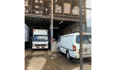 LOCAL CON DEPÓSITO 2337 M2 AVENIDA SANTA ELENA PARQUE LEFEVRE JP