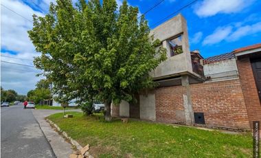 PH 4 AMB. PADRE DUTTO y CARASA - A 100 mts de AV. F. de la Plaza