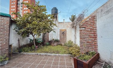 Venta Casa en calle Itallia 3 dormitorios, cochera y patio