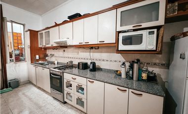 Venta Casa en calle Itallia 3 dormitorios, cochera y patio