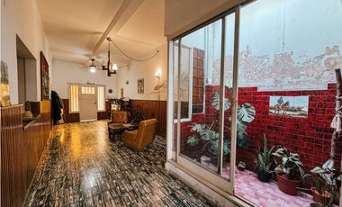 Venta Casa en calle Itallia 3 dormitorios, cochera y patio