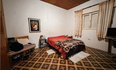 Venta Casa en calle Itallia 3 dormitorios, cochera y patio