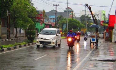 Jl Raya Bogor Cilodong Depok Ruko3.5 Lt 9x4 meterStrategis Dijual LT80m2 SEBELAH INDOMARET & JANJI JIWA