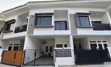 Rumah 2 Lantai SHM di Bintara Jaya Selangkah ke Kalimalang dekat LRT Cikunir