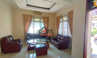 Rumah luas full furnished tepi jalan raya di Banjarsari solo kota