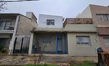 Casa en alquiler en Remedios de Escalada Oeste